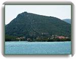 Ston Walls * Ston protective wall was built in the 15th century by Dubrovnik Republic.  It is a 5.5 km long with 10 round and 31 rectangular towers. * 800 x 600 * (117KB)